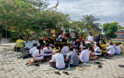 PERAYAAN HARI RAYA SARASWATI DI KAMPUS STAH DHARMA SENTANA SULAWESI TENGAH